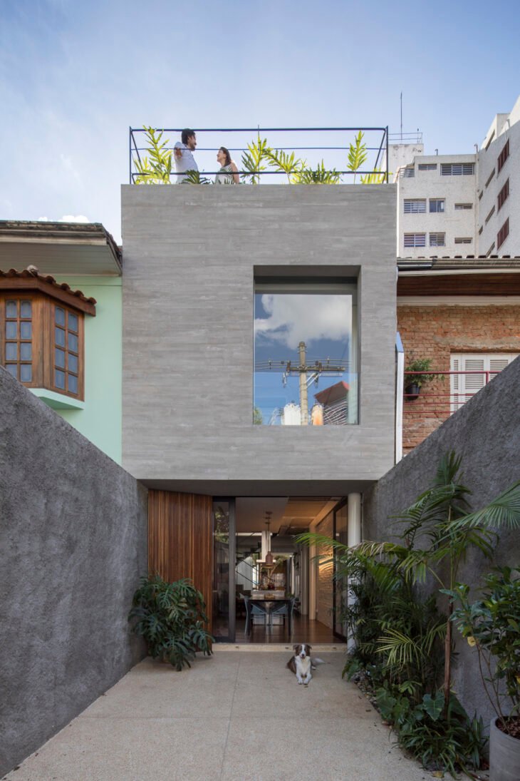 Você não vai acreditar: casa com 3 metros de largura passa por reforma e ganha até sauna